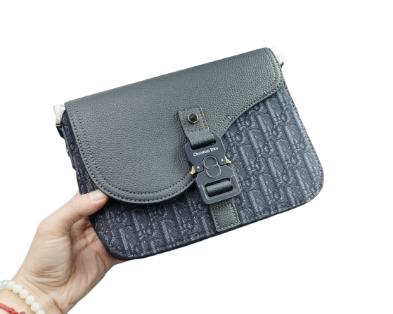 SACHOCHE DIOR - L'ESSENCE DU STYLE URBAIN & COUTURE