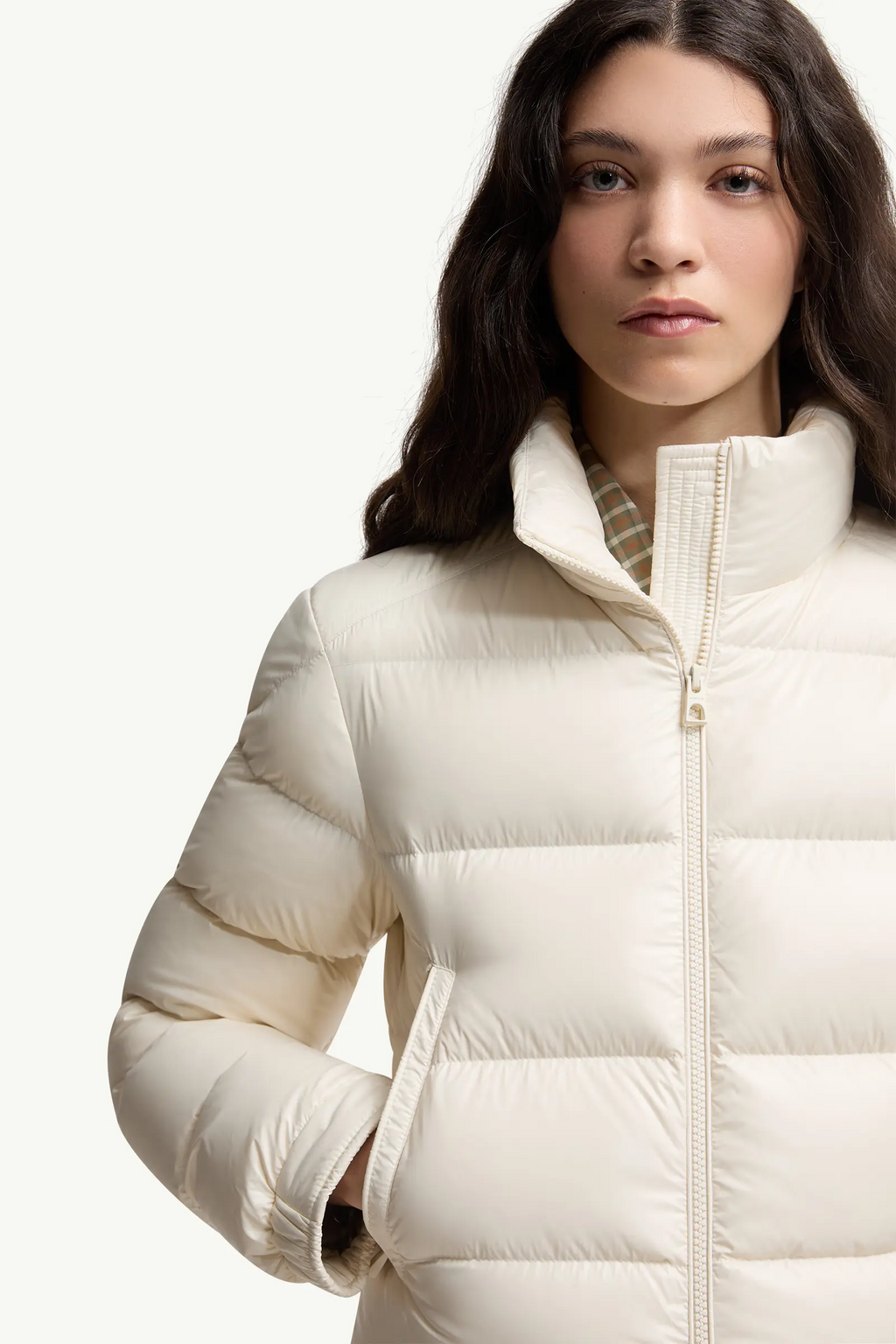 DOUDOUNE MONCLER BLANCHE FEMME | ICÔNE DE PURETÉ ALPINE