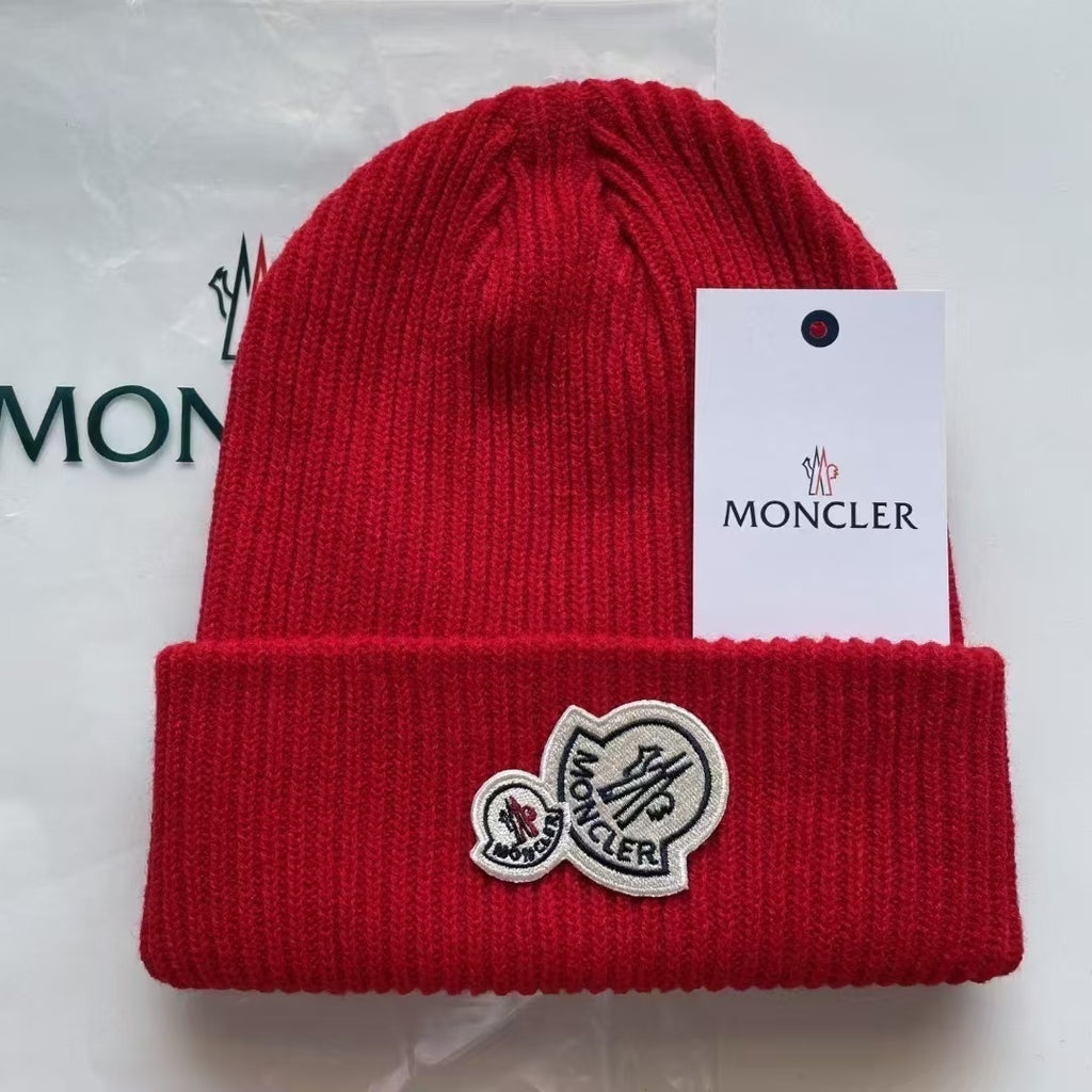 BONNET MONCLER - L'ÉLÉGANCE ALPINE POUR LA TÊTE