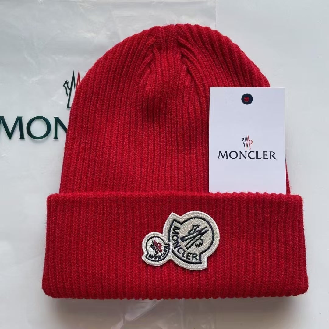 BONNET MONCLER - L'ÉLÉGANCE ALPINE POUR LA TÊTE